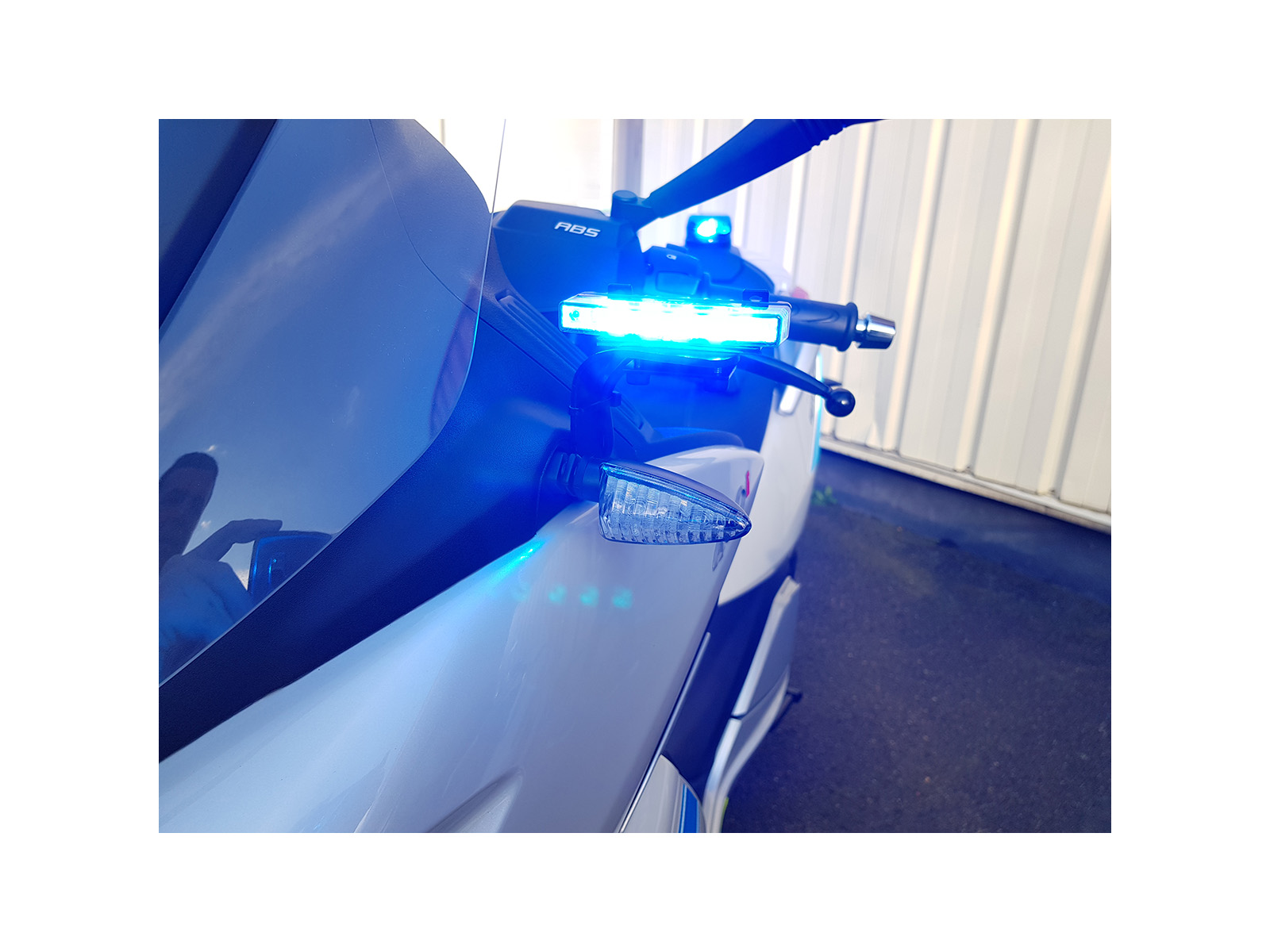 Feu de pénétration à LED L54 sur Scooter Police Municipale