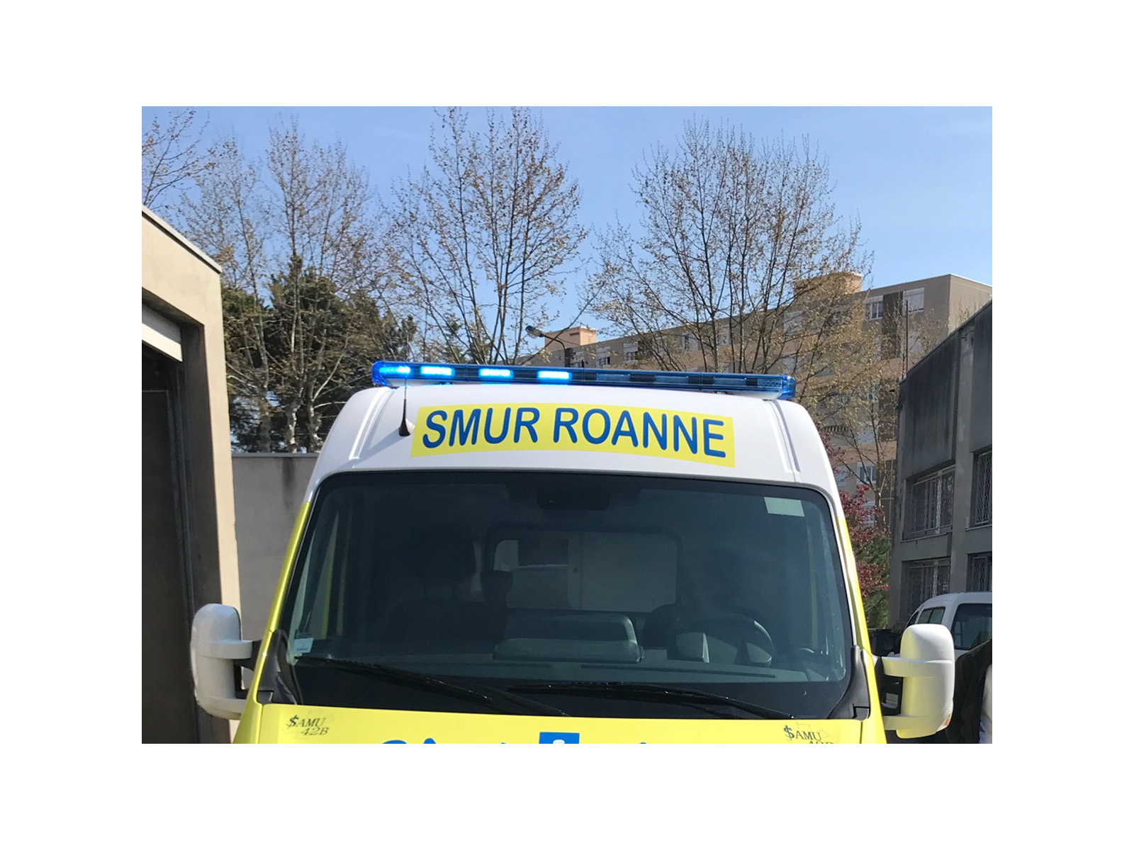 Rampe Vega bleue Samu Roanne 42 Renault Master
